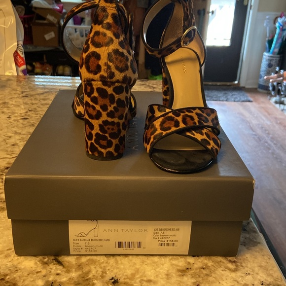 STUNNING Ann Taylor Leopard Block Heels - Sz 7.5. Sexy yet professional & comfie - Picture 7 of 7